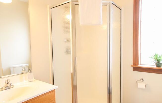 3 beds, 3 baths, 2,000 sqft, $2,850