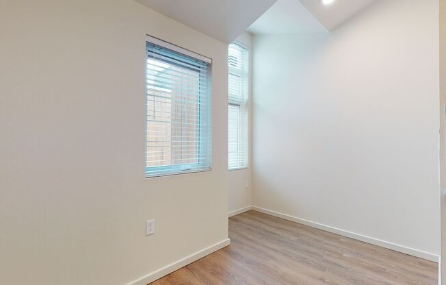 Studio, 1 bath, 175 sqft, $1,350, Unit 523