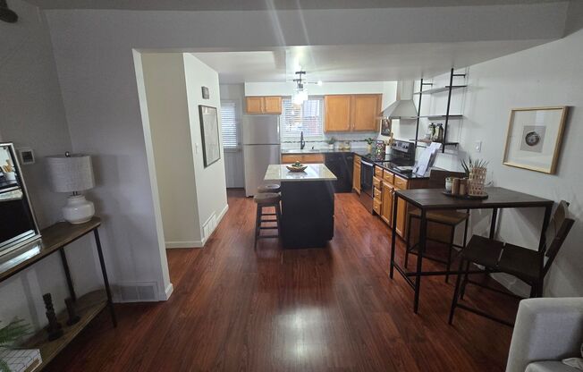 2 beds, 1.5 baths, $1,645, Unit # #C 6