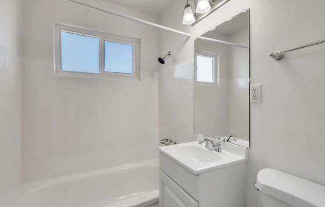 1 bed, 1 bath, 650 sqft, $1,350, Unit 5325-70