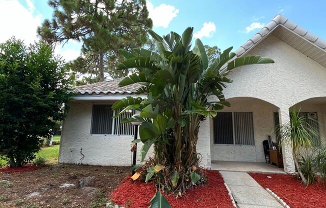 Lovely 2 Bedroom, 2 Bathroom Home in Port Orange!! AVAILABLE NOW