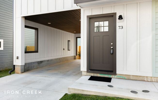 Stunning Compact Cottage in South Asheville