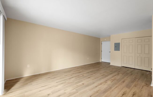 2 beds, 1 bath, 950 sqft, $999, Unit 110 L