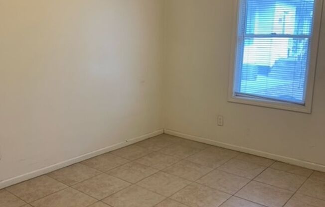 1 bed, 1 bath, 425 sqft, $650, Unit Unit 10