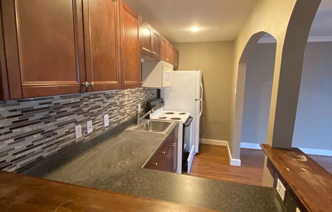 1 bed, 1 bath, 600 sqft, $975, Unit 102