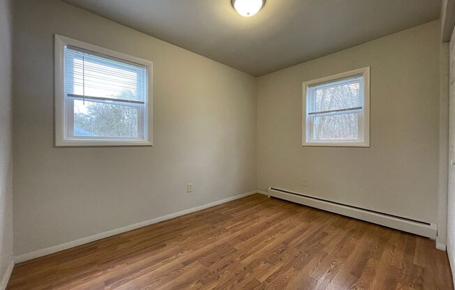 2 beds, 1 bath, $1,195, Unit B