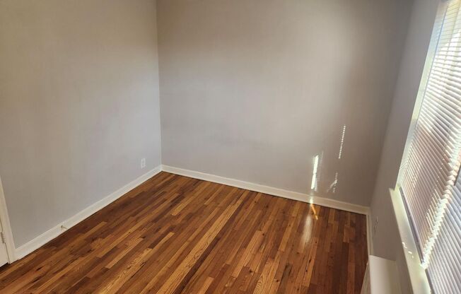 2 beds, 1 bath, 897 sqft, $2,275, Unit F-05