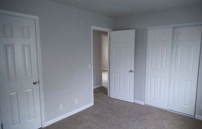 2 beds, 1 bath, $1,150, Unit 6