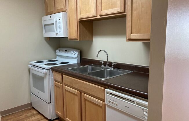 2 beds, 1 bath, 900 sqft, $1,549