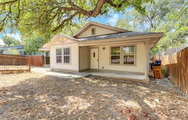 Amazing 3 bed 2 bath house in the booming east side - 1700 Sanchez St