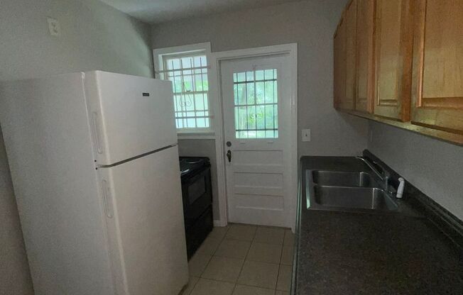 2 beds, 1 bath, $1,400