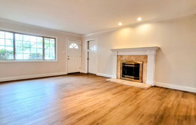 Beautiful Single Story House w/Low Maintenance Yards & In-unit Laundry