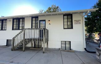 3 beds, 2 baths, $1,050, Unit A