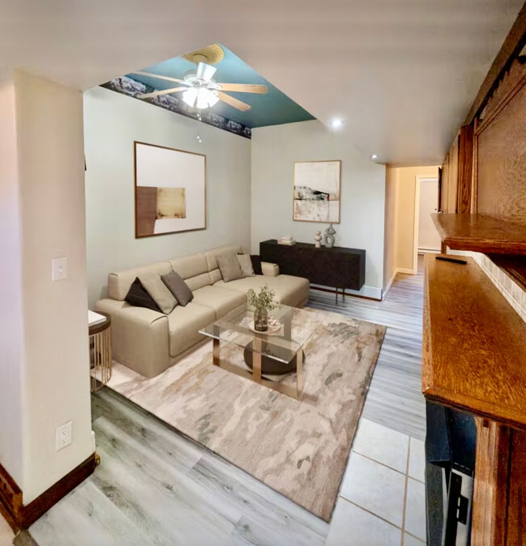 2422 Main St (LO)