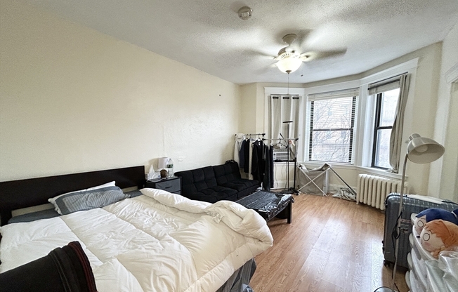 Studio, 1 bath, $2,500, Unit 25