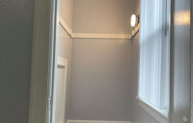 Studio, 1 bath, 350 sqft, $1,235, Unit 202