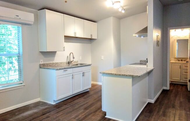 *COMING SOON* MOVE IN SPECIAL 2 Bedroom Duplex Available Near DOWNTOWN!