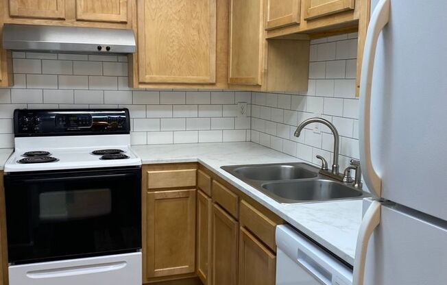 2 beds, 1 bath, 800 sqft, $1,895, Unit 1025-204