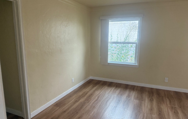 216 E 108 ST