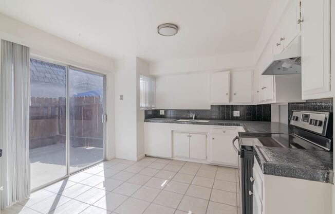 2 beds, 2 baths, $1,399, Unit 3600-L