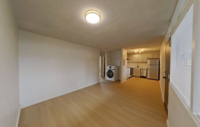 2 beds, 1 bath, 647 sqft, $1,600, Unit 27B