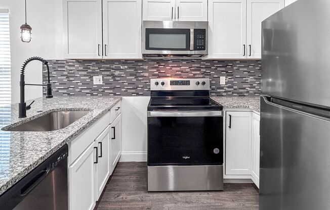 Newly Renovated 2-Bedroom Duplex Near Downtown!