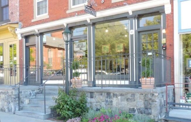 1 bed, 1 bath, 660 sqft, $1,795, Unit Apt. B