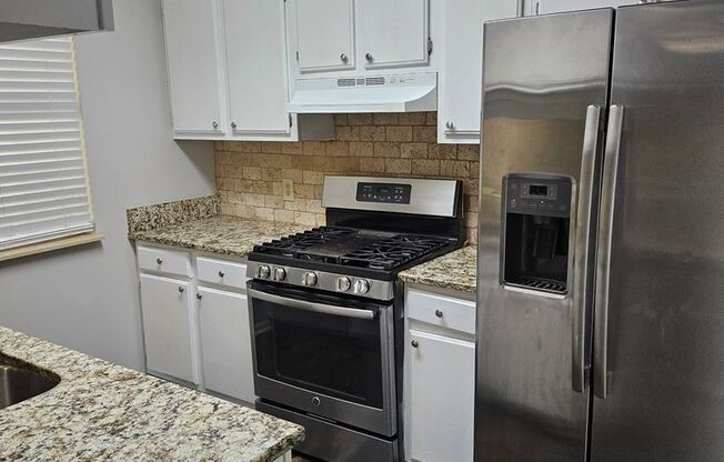 Don't miss out on this 2 bed 2.5 bath condo located in Marietta