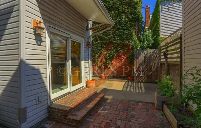 **Price reduction**Modern 2-Bedroom, 3-Bath Home with Elegant Finishes in the Heart of Pittsburgh