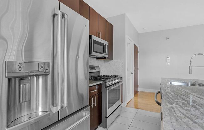 900 N 16 ST