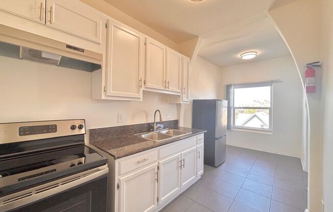 Studio, 1 bath, 450 sqft, $1,399, Unit 304
