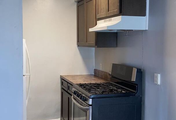 1 bed, 1 bath, 670 sqft, $1,300, Unit Unit 2