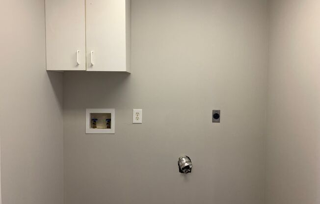 1 bed, 1 bath, $925, Unit B