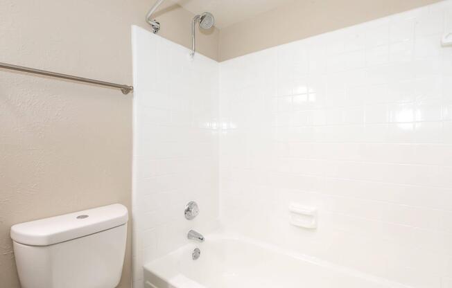 2 beds, 2 baths, 932 sqft, $999