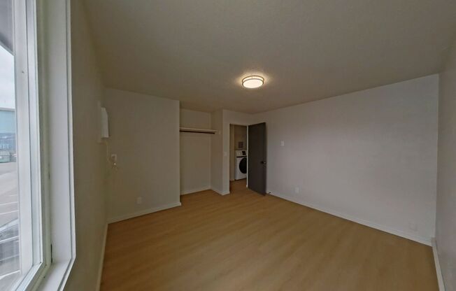 2 beds, 1 bath, 647 sqft, $1,600, Unit 27B