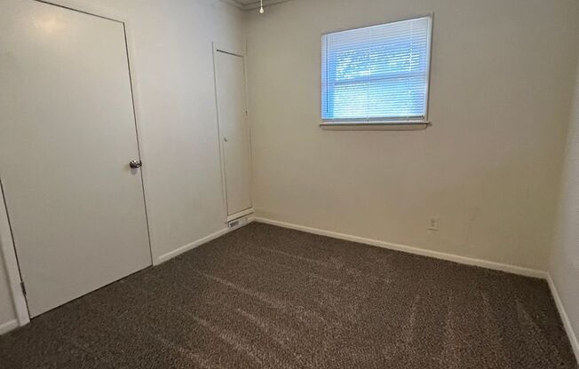 3 beds, 1 bath, 1,347 sqft, $1,395, Unit 627