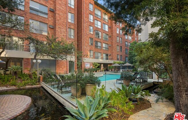 Studio, 1 bath, 405 sqft, $2,700, Unit 546