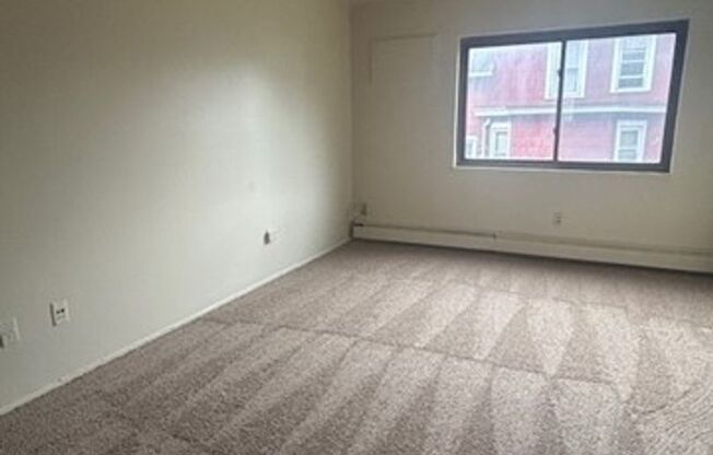 3250 E49th St Cleveland OH 44127 MFH12