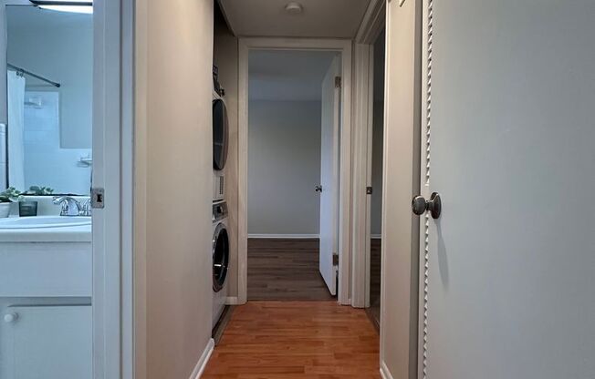 2 beds, 1 bath, 838 sqft, $1,899, Unit 22
