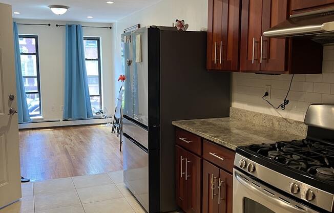 2 beds, 1.5 baths, 2,500 sqft, $4,200, Unit 1L