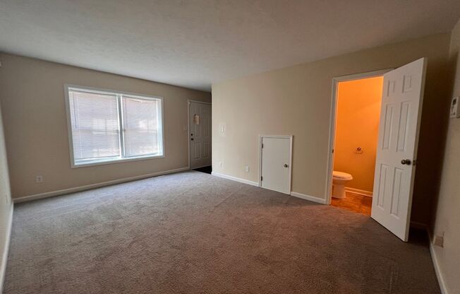 2 beds, 1.5 baths, 1,050 sqft, $995, Unit 35 Trapp Ct.