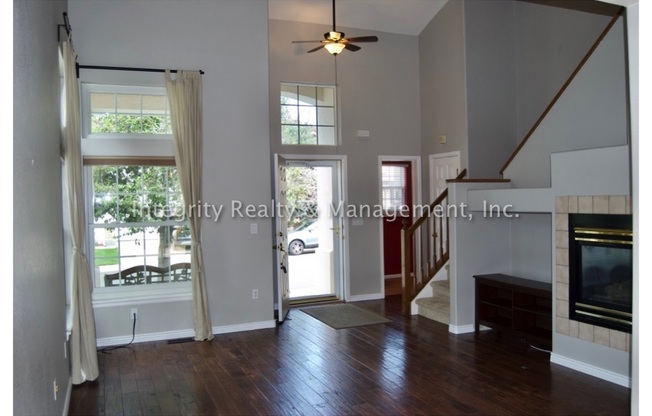 3 Bed/ 2.5 Bath, 1409 Sq Ft, 9674 Burberry Way