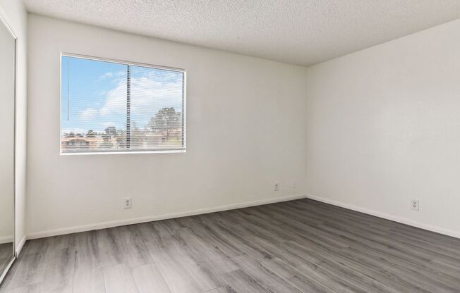 3 beds, 2 baths, $1,595, Unit # 2081