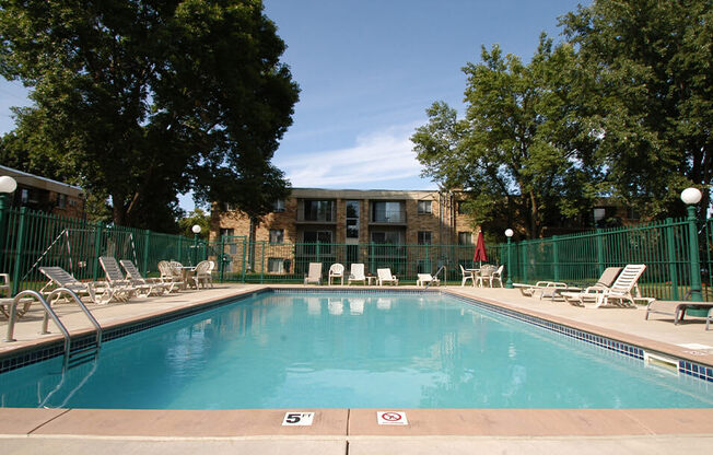 swimming pool at Winchester Apts