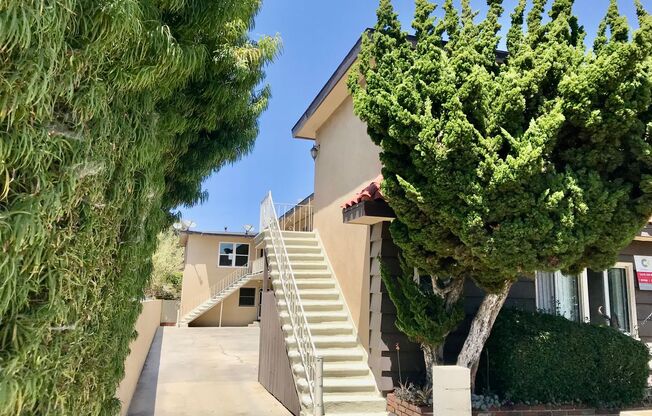 2419 Rockefeller Lane