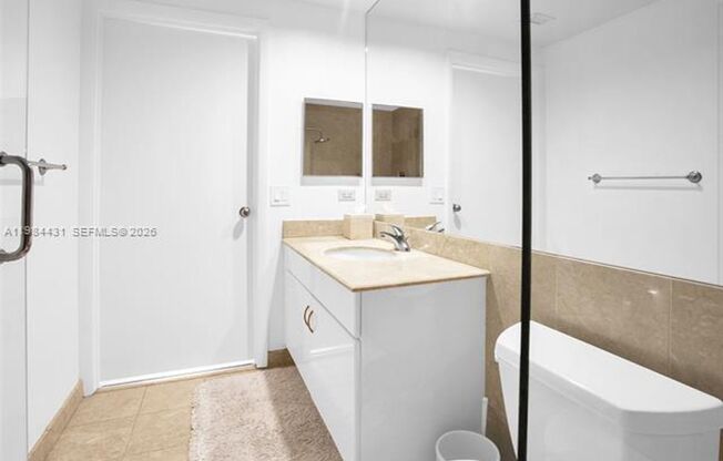 1 bed, 2 baths, 878 sqft, $3,500, Unit 801 Brickell Key Blvd # 907