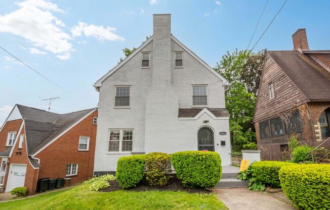 Stunning 5 bedroom home in McKeesport available July 1!