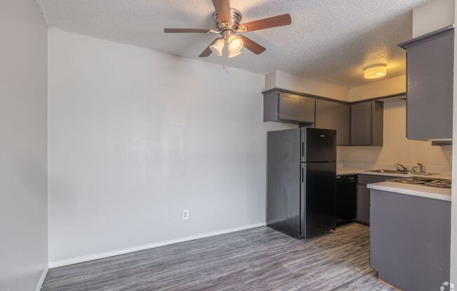 1 bed, 1 bath, $695, Unit 2505-E