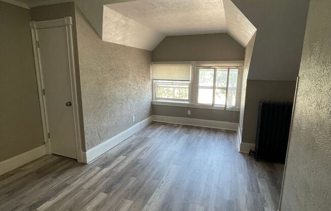 2 beds, 1 bath, $1,270, Unit 303