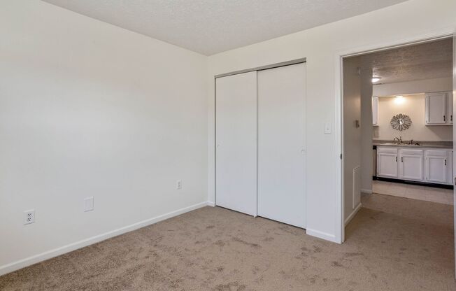 2 beds, 1 bath, 950 sqft, $1,400, Unit 1558 Metzler Drive